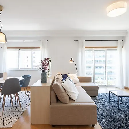 Orient - Modern, Spacious And Sunny! By The River! * Lisbona