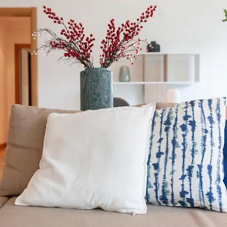 Appartamento Orient - Modern, Spacious And Sunny! By The River! *