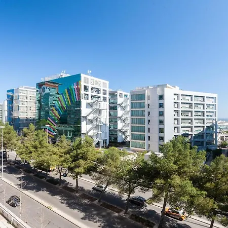 Orient - Modern, Spacious And Sunny! By The River! Appartamento Lisbona