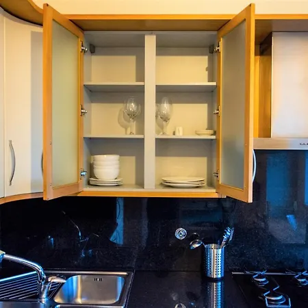 Orient - Modern, Spacious And Sunny! By The River!