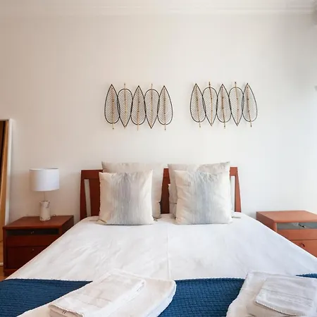 Orient - Modern, Spacious And Sunny! By The River!