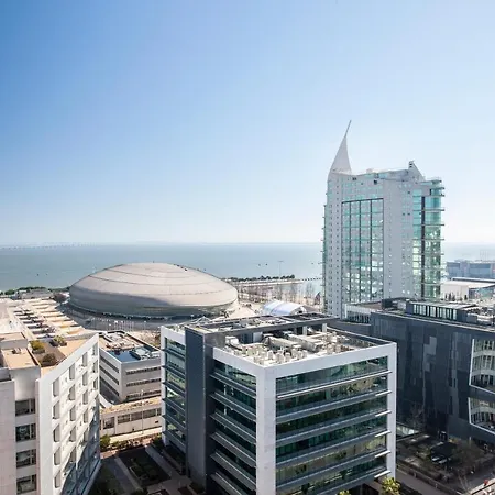 Orient - Modern, Spacious And Sunny! By The River! Лісабон