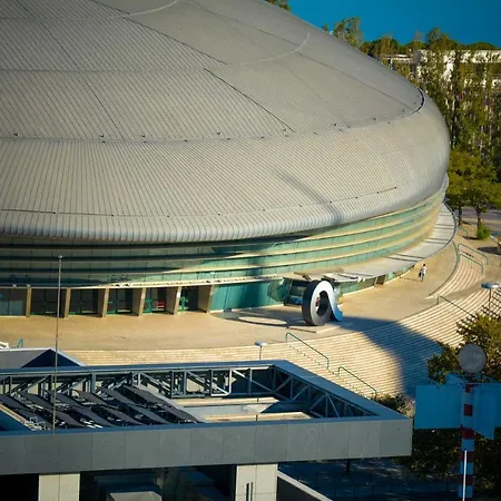 Orient - Modern, Spacious And Sunny! By The River!