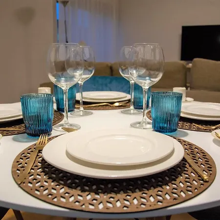 Orient - Modern, Spacious And Sunny! By The River! Лісабон