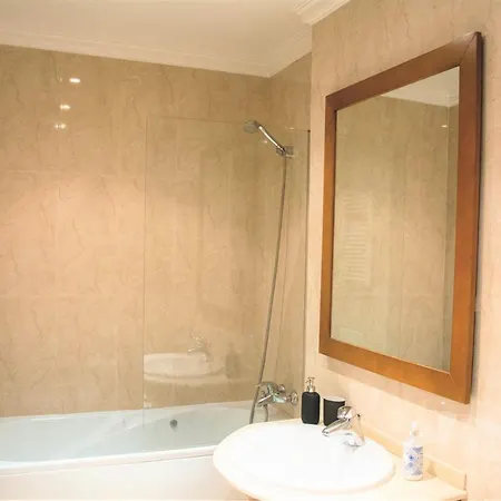 Orient - Modern, Spacious And Sunny! By The River! Апартаменти Лісабон