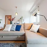 Orient - Modern, Spacious And Sunny! By The River! *