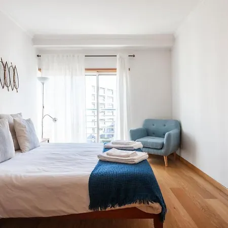 Apartment Orient - Modern, Spacious And Sunny! By The River!