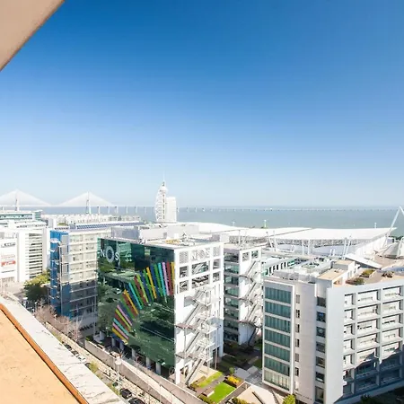 Orient - Modern, Spacious And Sunny! By The River! Apartment