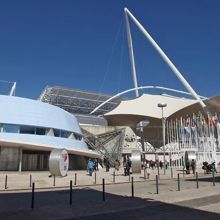 Apartment Orient - Modern, Spacious And Sunny! By The River! Lissabon