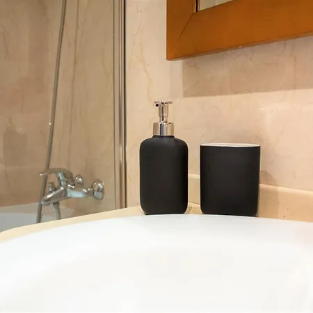 Apartmán Orient - Modern, Spacious And Sunny! By The River!