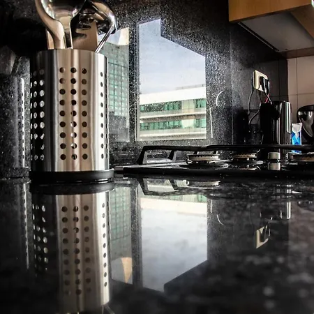 Orient - Modern, Spacious And Sunny! By The River! Apartment