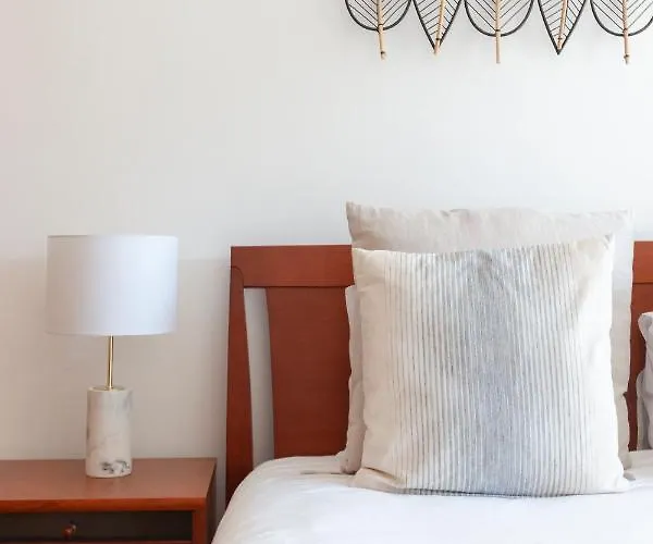 Orient - Modern, Spacious And Sunny! By The River! Apartment