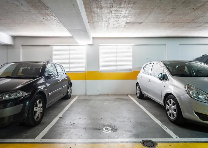 Orient - Modern, Spacious And Sunny! By The River! *