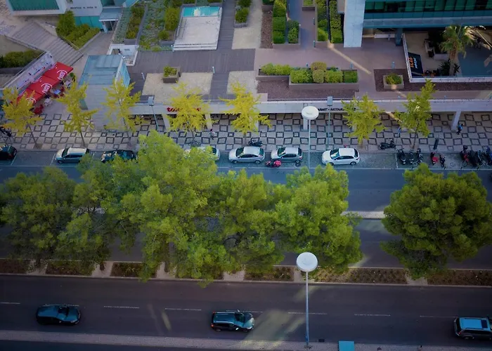 Orient - Modern, Spacious And Sunny! By The River! Apartment