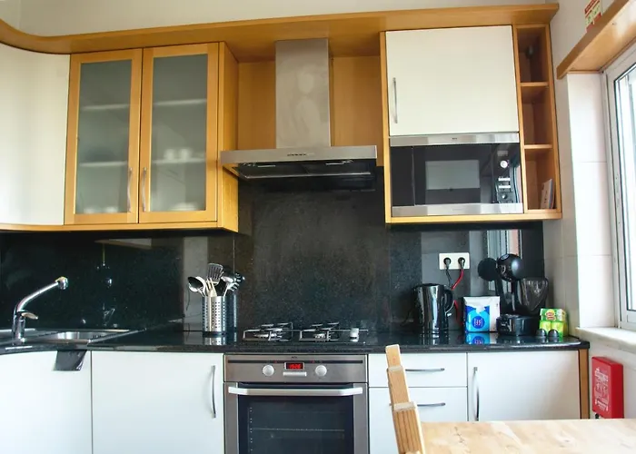 Orient - Modern, Spacious And Sunny! By The River! Apartment *