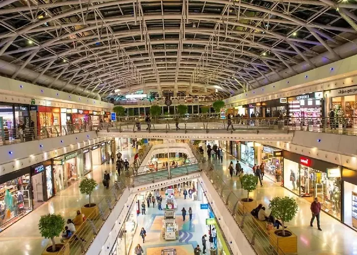 Orient - Modern, Spacious And Sunny! By The River!