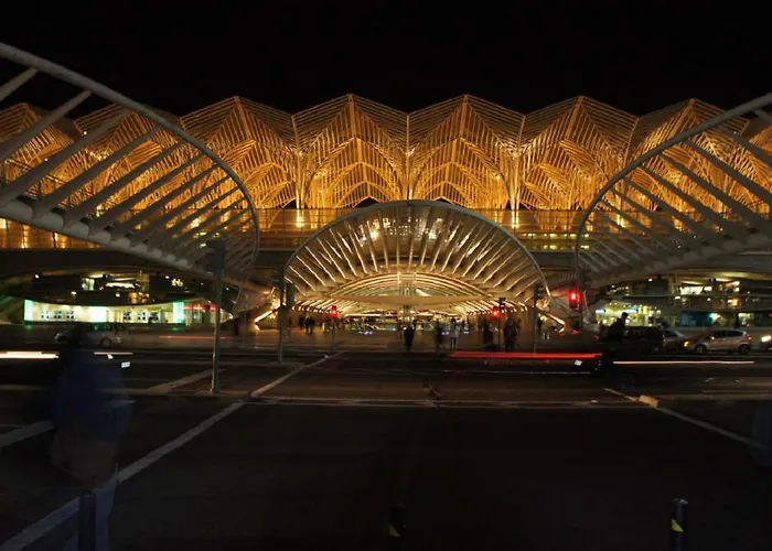 Orient - Modern, Spacious And Sunny! By The River! Apartment