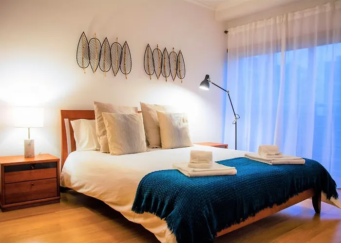 Orient - Modern, Spacious And Sunny! By The River! Apartment