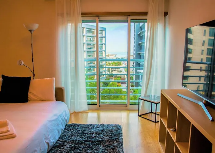 Orient - Modern, Spacious And Sunny! By The River! Lisbon