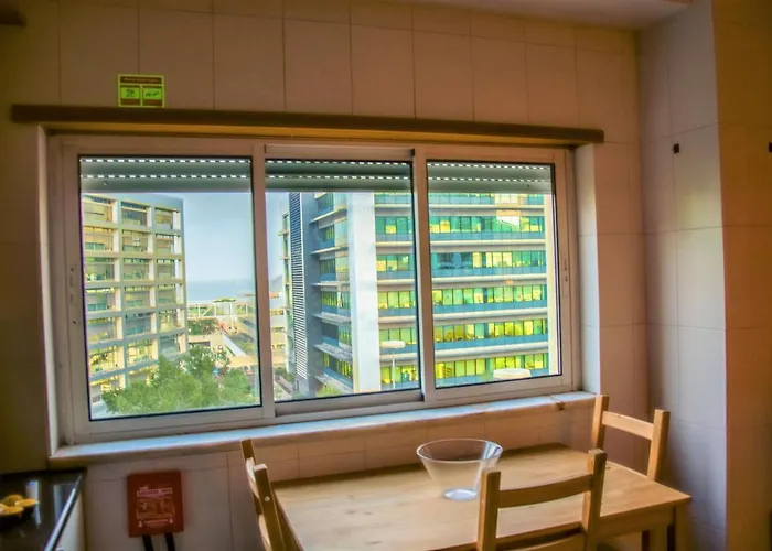 Apartment Orient - Modern, Spacious And Sunny! By The River!