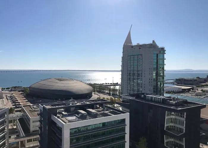 Apartment Orient - Modern, Spacious And Sunny! By The River!