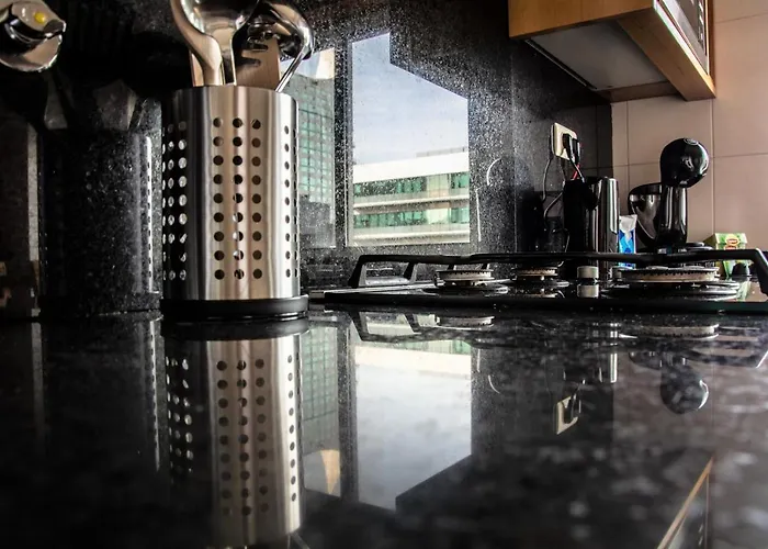 Orient - Modern, Spacious And Sunny! By The River! Apartment