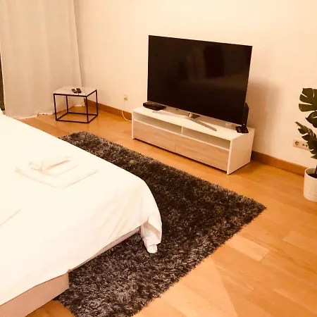 Orient - Modern, Spacious And Sunny! By The River! Apartament