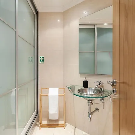 Orient - Modern, Spacious And Sunny! By The River! Apartman