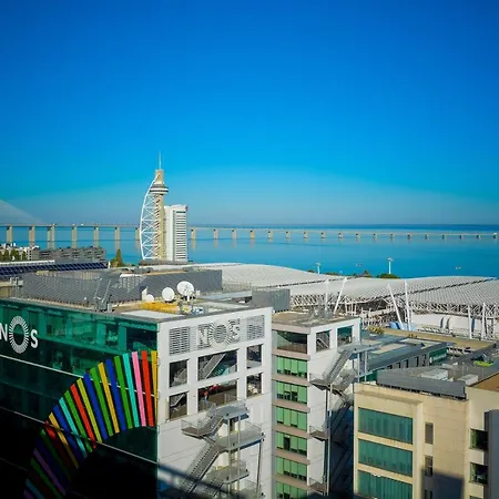 Orient - Modern, Spacious And Sunny! By The River!